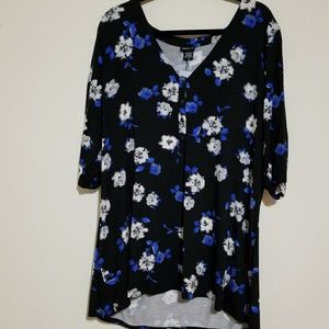 NWT Torrid 3/4 sleeve floral top